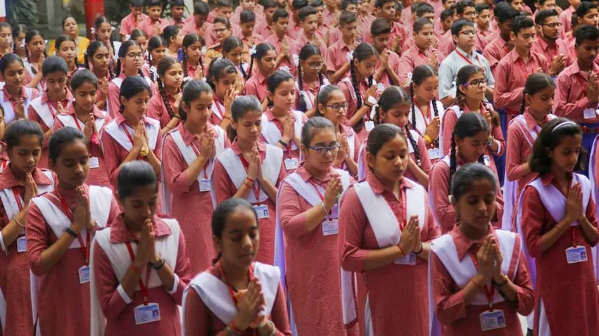 बंगाल के स्कूलों में 'वंदे मातरम्' अनिवार्य, शुभेंदु सरकार का फैसला
