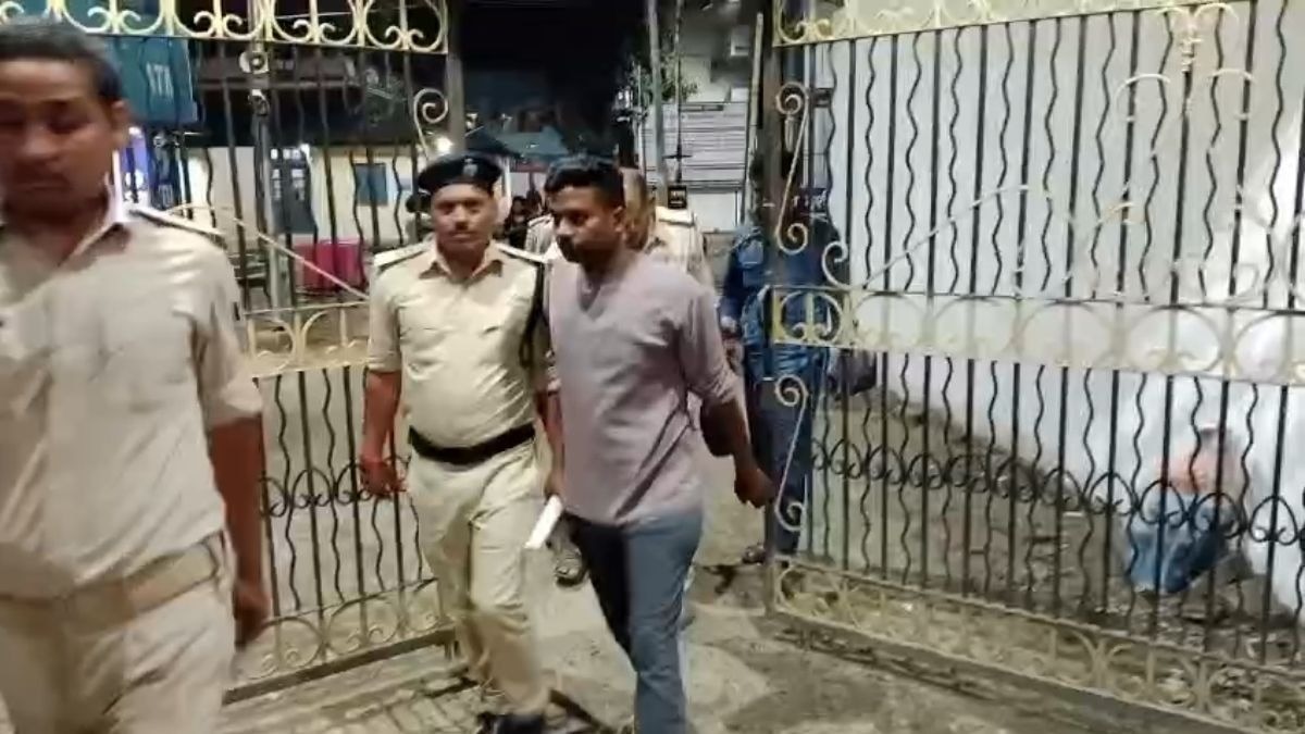 टाइगर मोबाइल के दो जवानों ने की थी वसूली. (Photo: ITG)