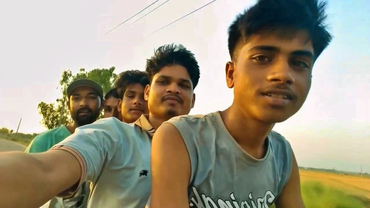 बाइक एक्सीडेंट से पहले रील बना रहे थे युवक (Photo- Screengrab)
