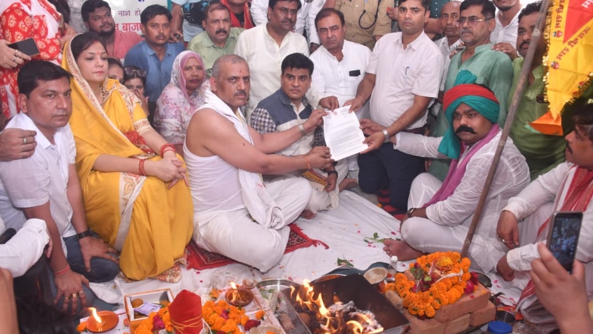 डमरू बजाकर किया वर्चुअल शिलान्यास.(Photo: Simer Chawla/ITG)