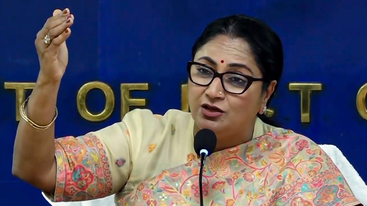 दिल्ली सरकार ने विभागीय पेट्रोल खर्च में 20 फीसदी कटौती का फैसला किया है. (File Photo: ITG)
