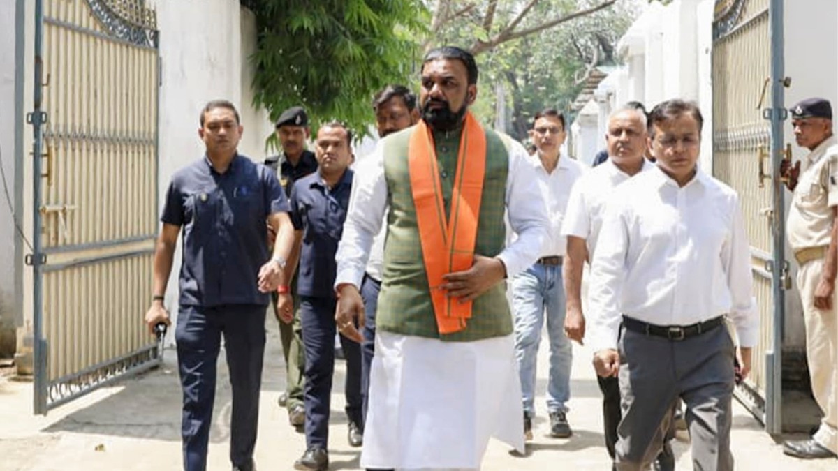 पैदल दफ्तर पहुंचे बिहार CM सम्राट चौधरी (Photo: PTI)