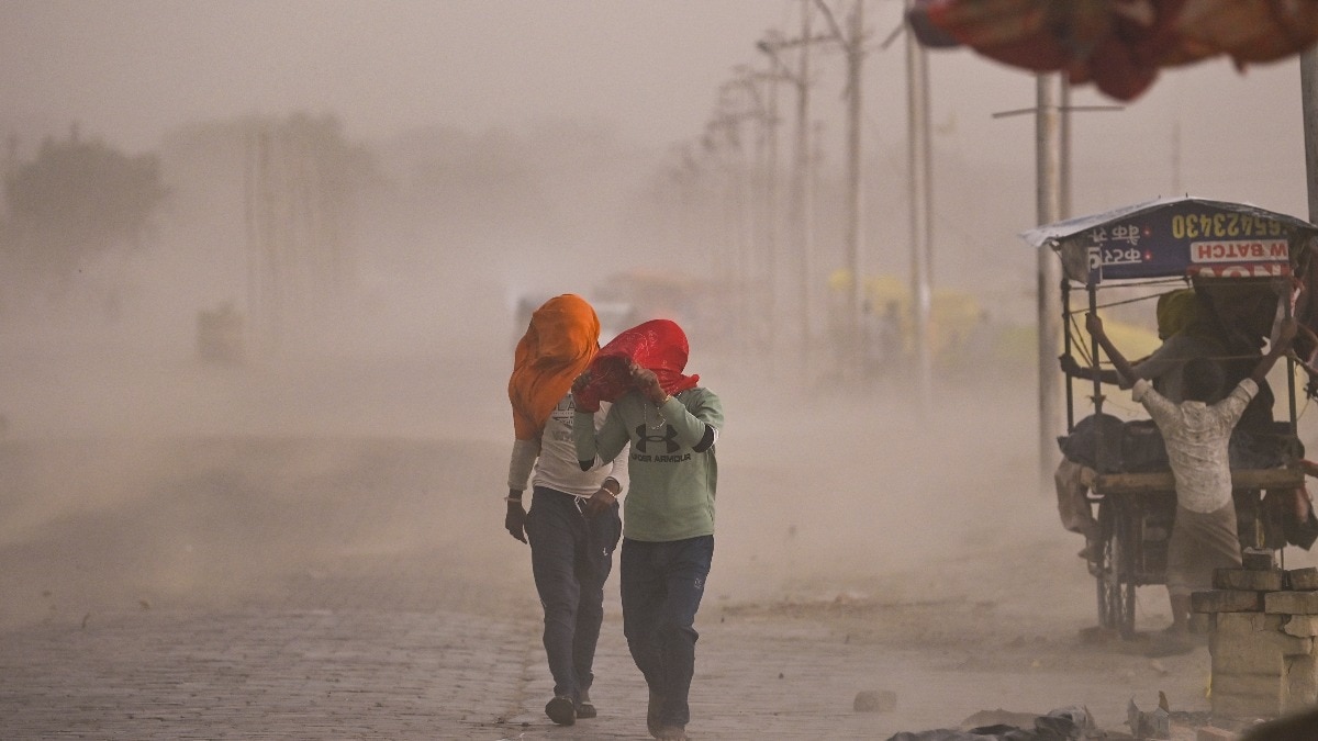 प्रयागराज में 13 मई को आए तूफान ने भारी तबाही मचाई. (Photo: PTI)