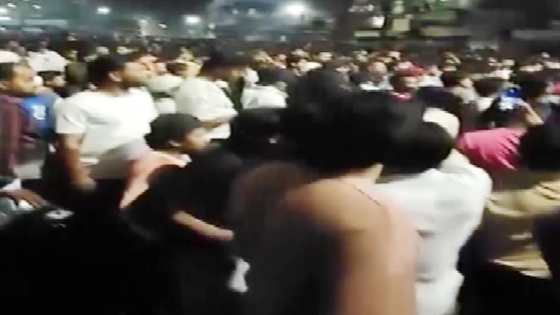 भोपाल में युवक से बदसलूकी पर भारी बवाल.(Photo:Screengrab)