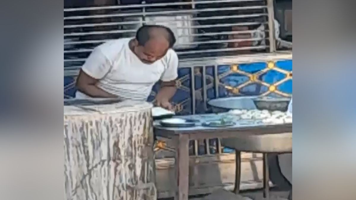 रोटी पर लगाया थूक, फिर तंदूर में सेंका... सहारनपुर के होटल का VIDEO वायरल, पुलिस ने लिया एक्शन