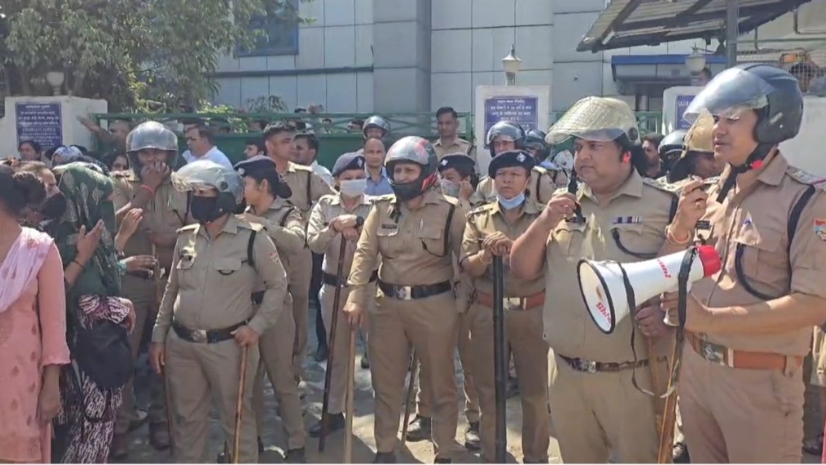 पूरे इलाके में चप्पे-चप्पे पर पुलिस बल तैनात. (Photo: ITG)