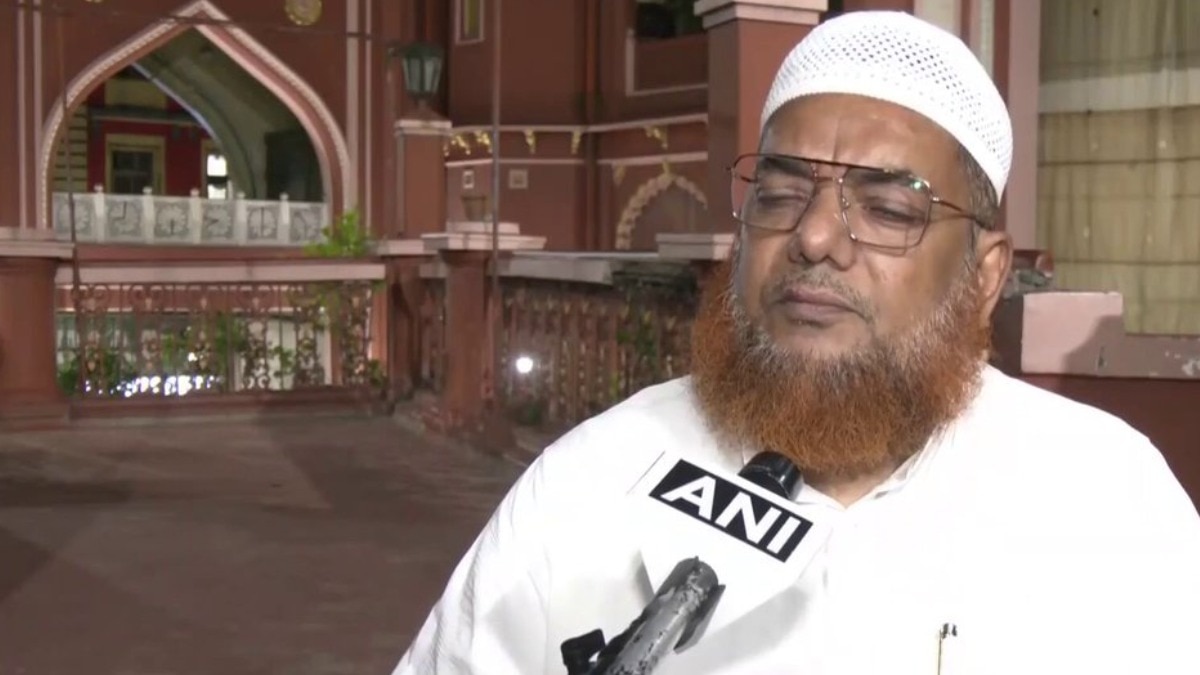 बंगाल सरकार के नए नियमों के बाद बदले इमाम के सुर (Photo: ANI)