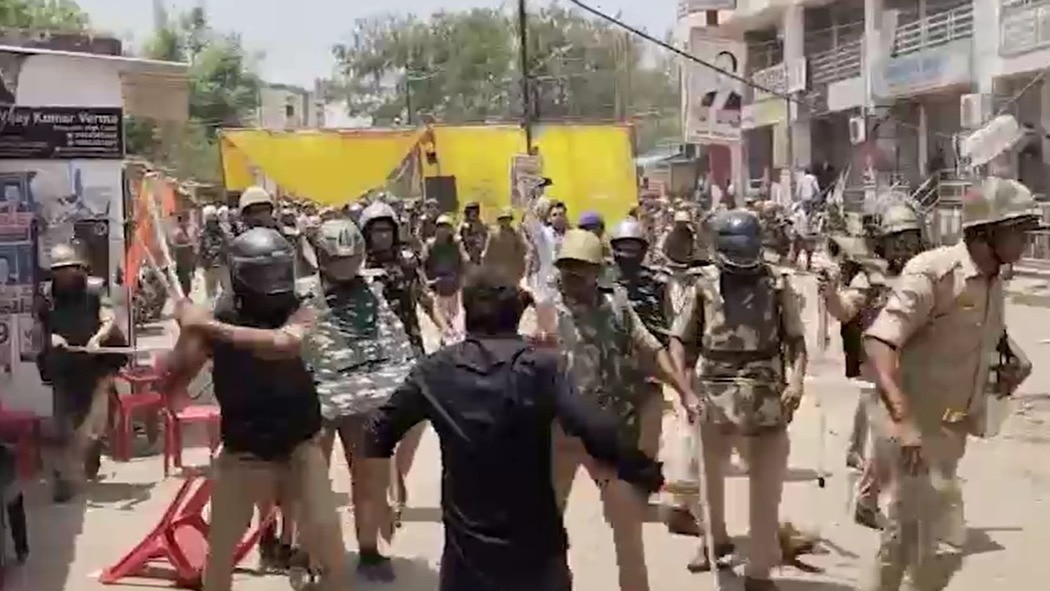 लखनऊ में वकीलों के चैंबर तोड़ने पर गहराया विवाद. (Screengrabs)