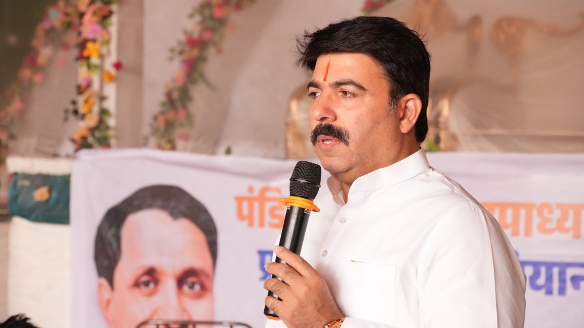 शलभ मणि त्रिपाठी ने जनता से की अपील- सड़क पर हमेशा हेलमेट पहनकर निकलें (Photo: X/ @shalabhmani)