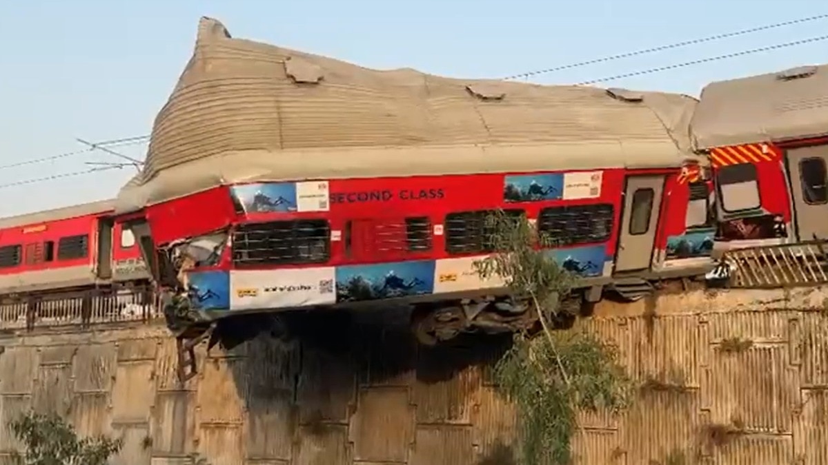 योगनगरी रेलवे स्टेशन पर शंटिंग के दौरान हादसा हुआ (Photo-Screengrab)