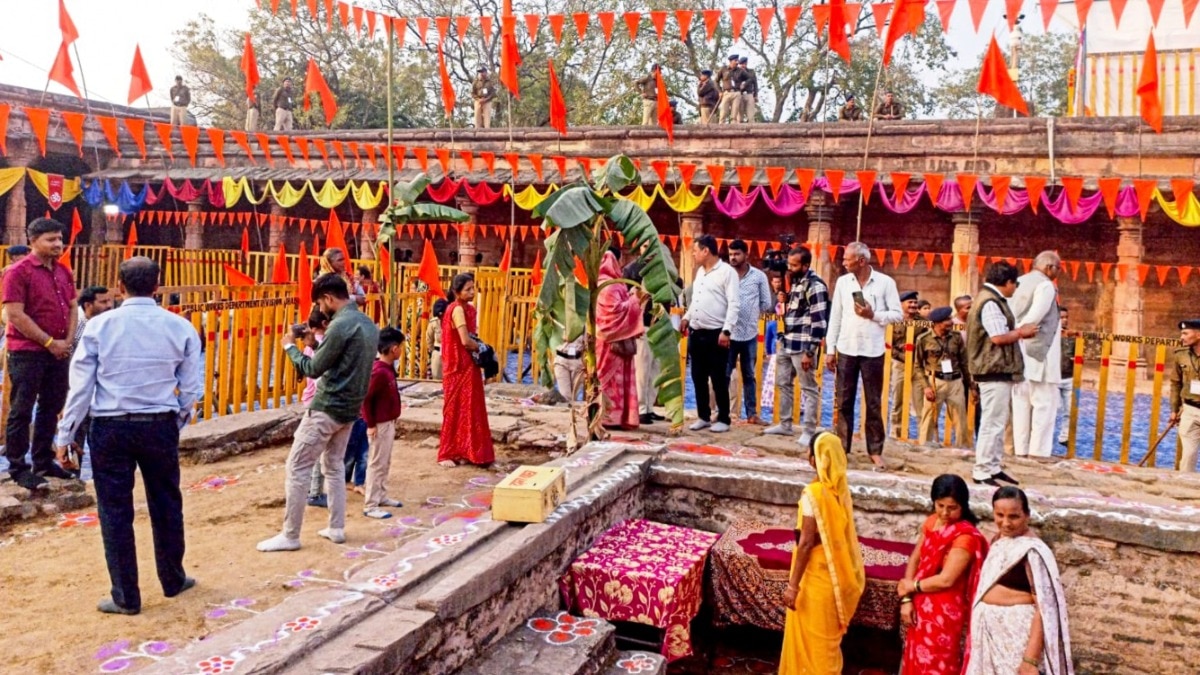 भोजशाला को मध्य प्रदेश हाई कोर्ट ने वाग्देवी मंदिर घोषित किया है, जिसके बाद ये मांग हो रही है. (Photo: PTI)
