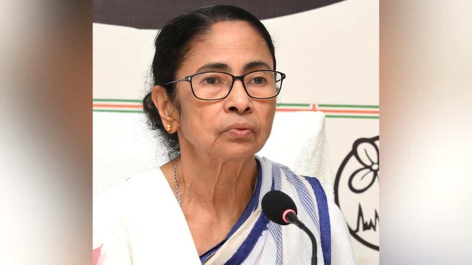 ममता बनर्जी ने कहा कि बीजेपी सरकार बंगाल में अल्पसंख्यकों और रेहड़ी-पटरी वालों को निशाना बना रही है. (Photo-X)