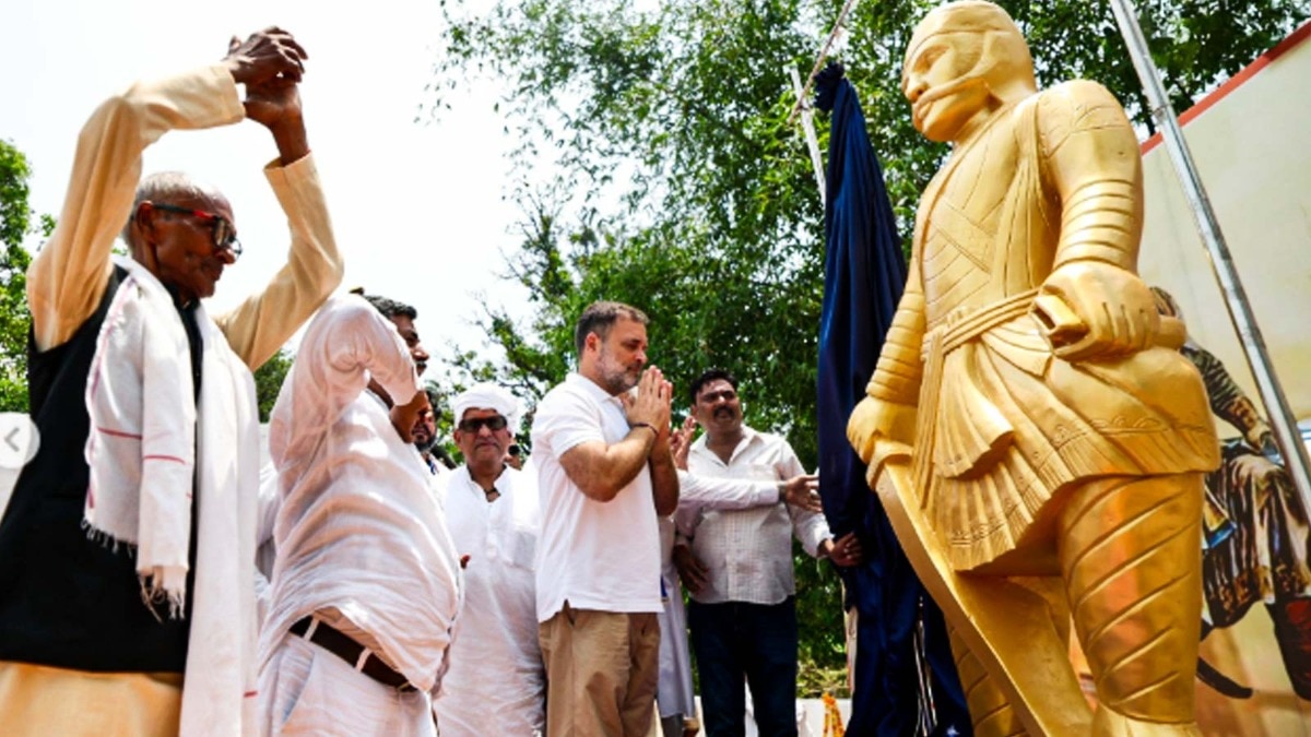 राहुल गांधी ने वीरा पासी की मूर्ति का अनावरण किया (Photo-INC)