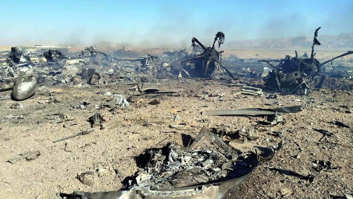 ईरान के इस्फहान प्रांत में गिरे अमेरिकी ट्रांसपोर्ट प्लेन की तस्वीर. (Photo: AP)