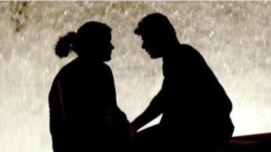 प्रेमी के साथ फरार हुई युवती. (Photo: Representational)