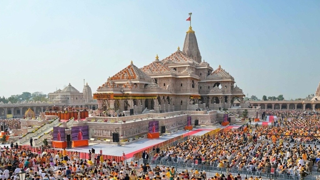 मंदिर परिसर में त्रिस्तरीय सुरक्षा व्यवस्था लागू. (Photo: PTI)