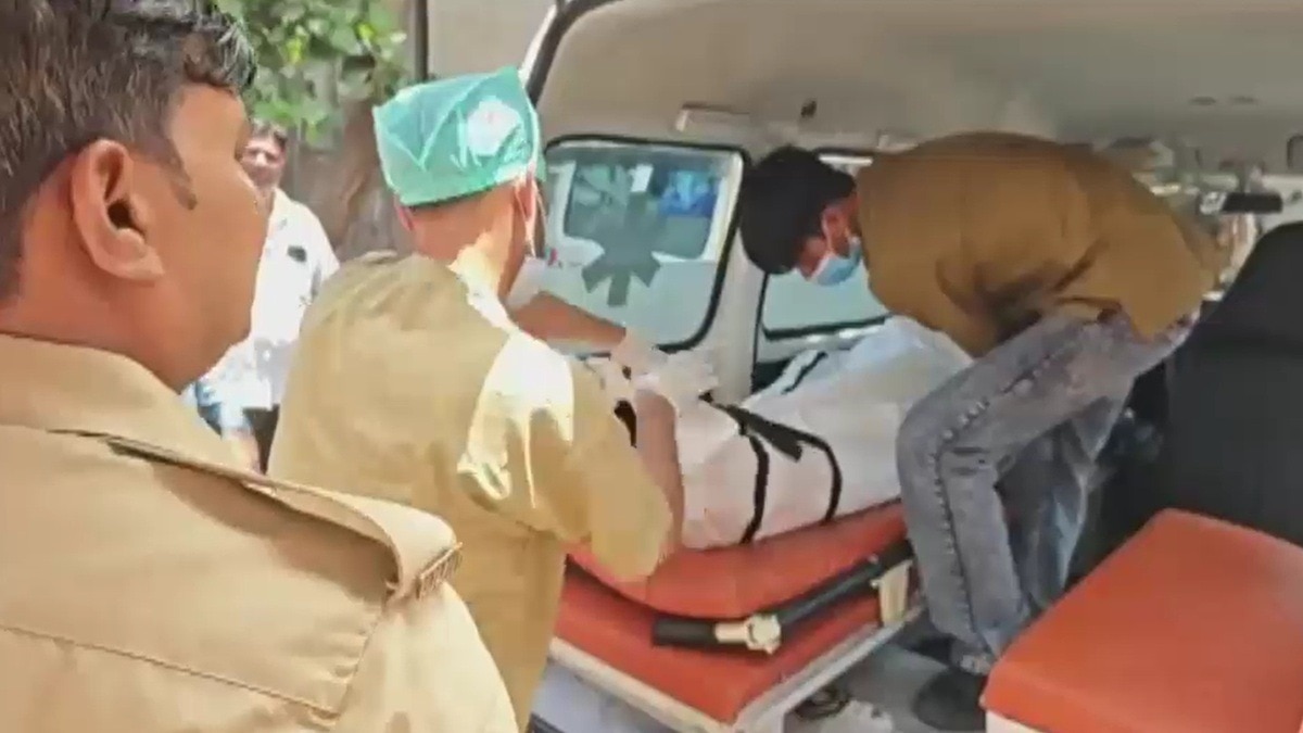  MBA Student Dies After Falling from Roof 