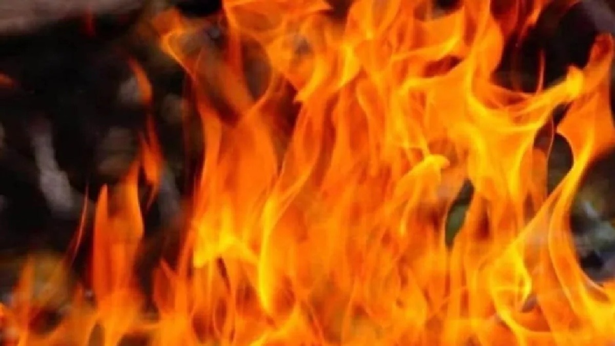 ठाणे की गामदेवी मार्केट में लगी आग. (Photo: representational image)
