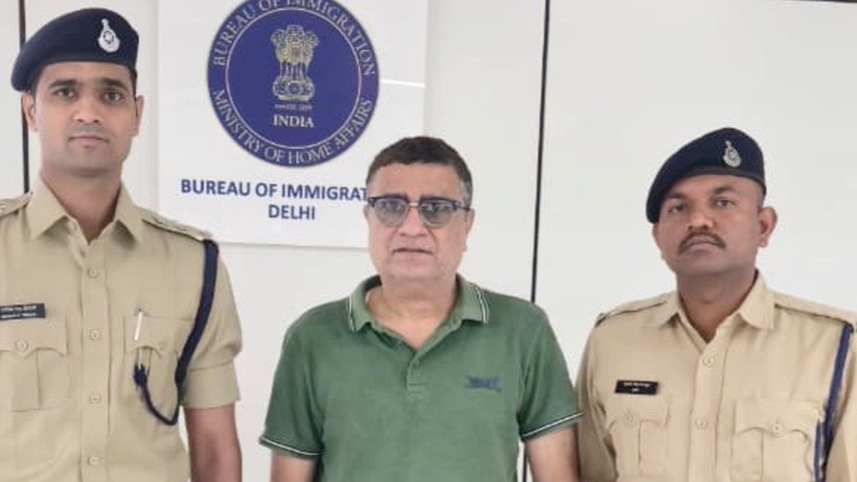 मुकेश विज को लेकर जारी था लुक आउट सर्कुलर.(Photo:ITG)