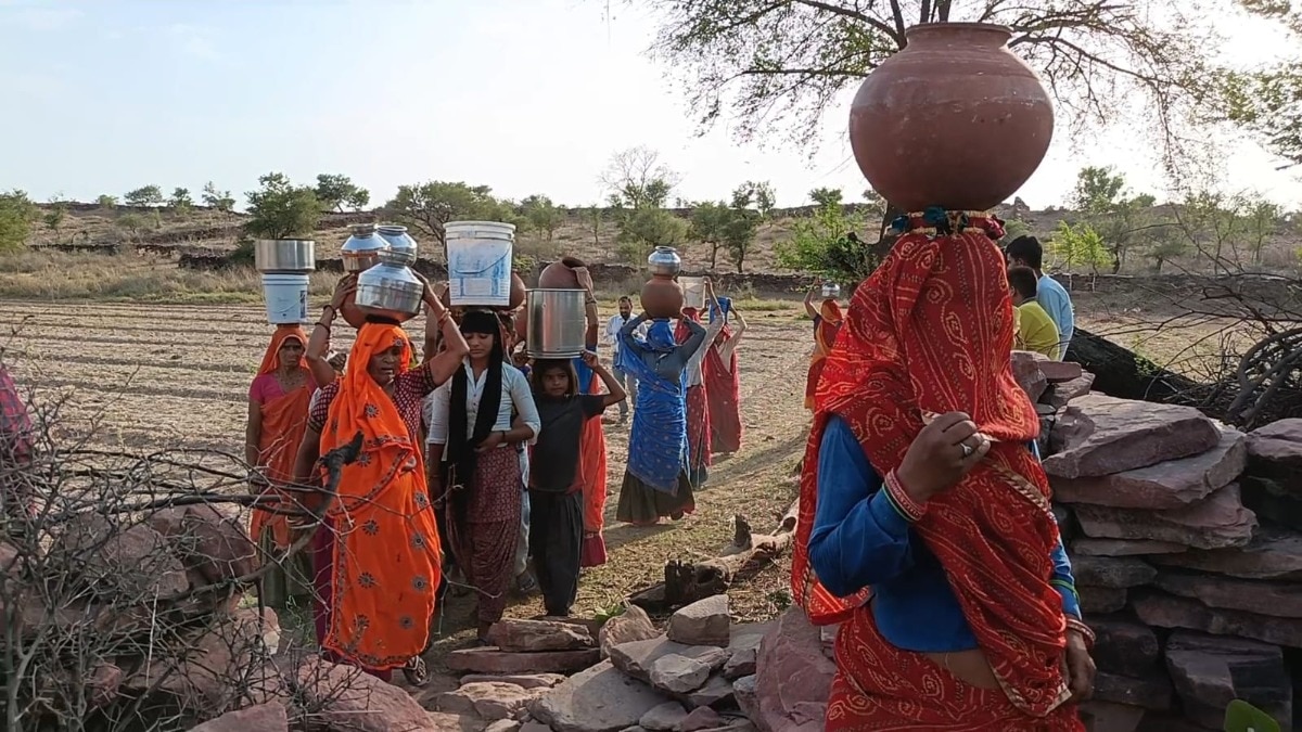 चंबल नदी पास, फिर भी गांव प्यासे.(Photo: Umesh Mishra/ITG)
