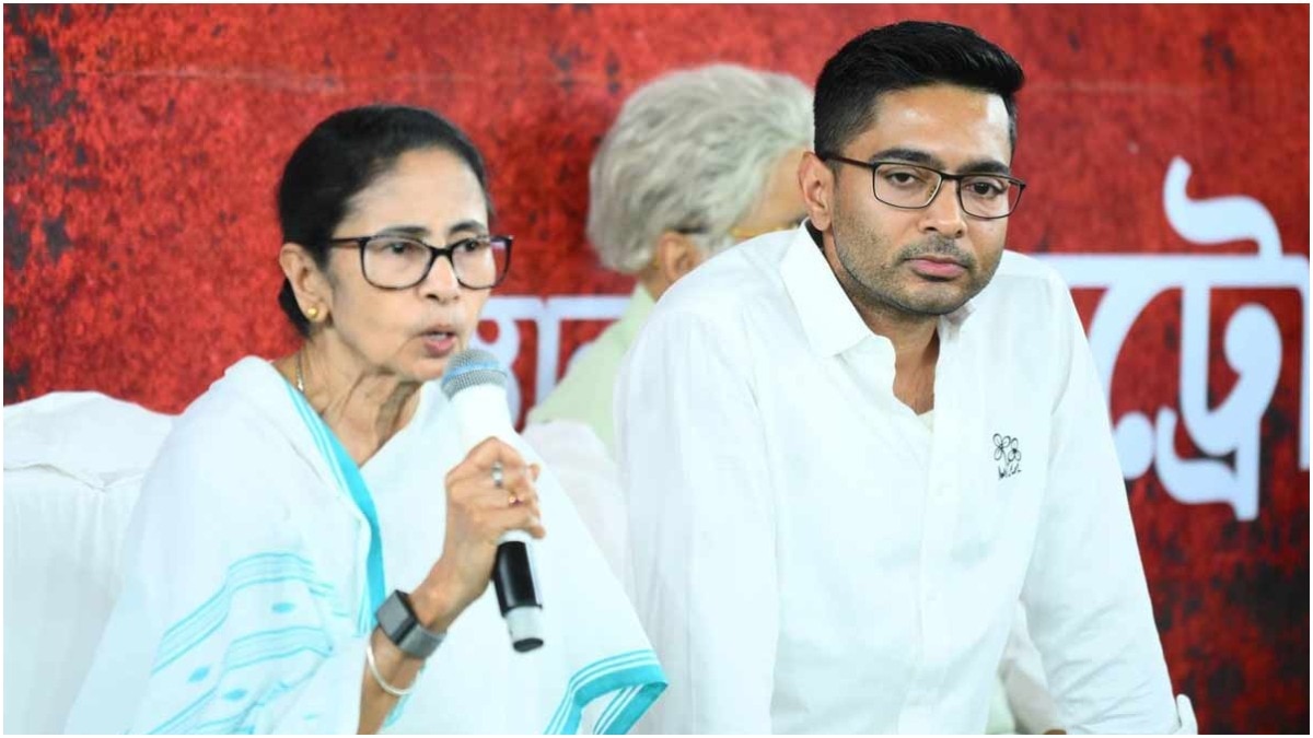 तृणमूल कांग्रेस सुप्रीमो ममता बनर्जी और पार्टी के महासचिव अभिषेक बनर्जी. (Photo: X/@AITCofficial)