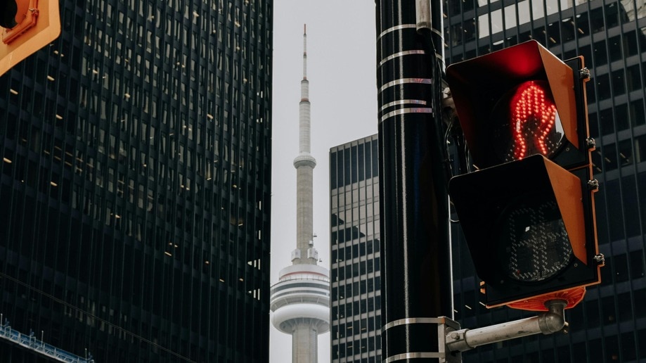 Toronto red light (Photo-Pexels)