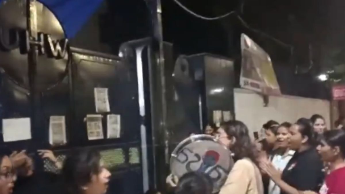 Delhi University Girls Hostel Protest (Photo: X/ANI)