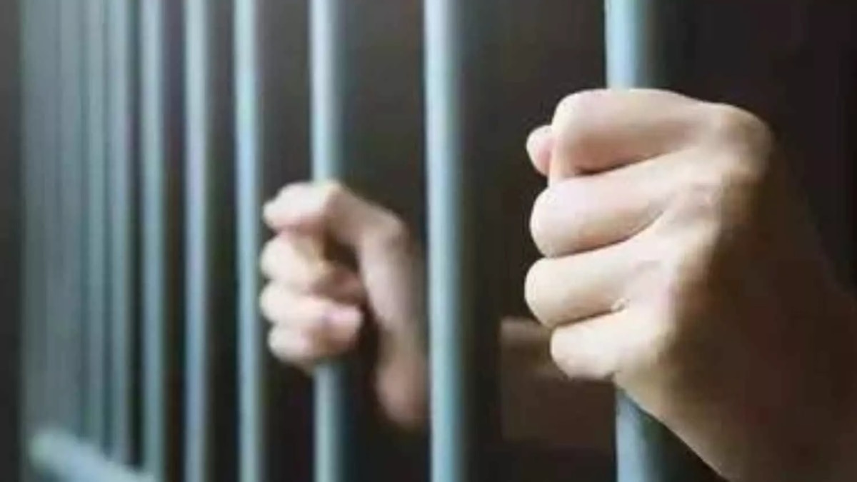 50 रुपये का जुर्माना भी लगाया.(Photo: Representational)