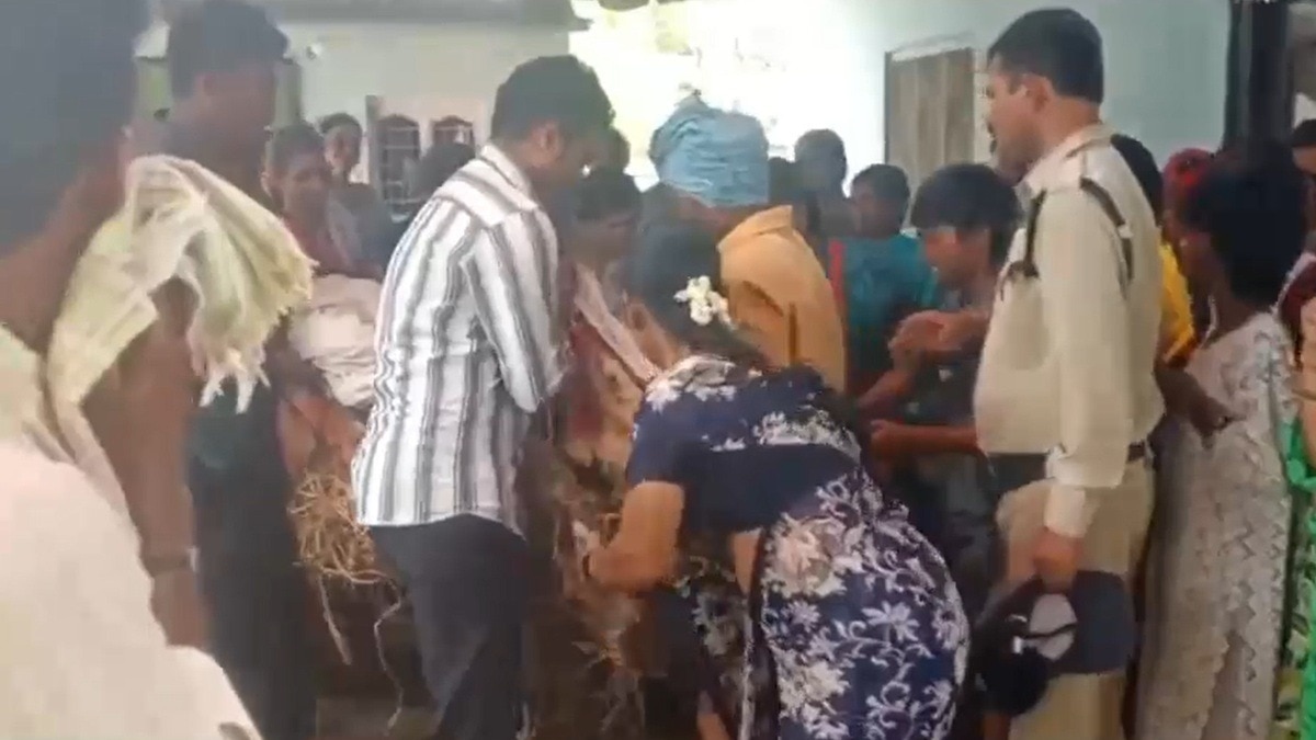 6a107ad9ecaca-husband-assaulting-wife-surfaces-after-womans-suspicious-death-in-khammam-224836400-16x9.jpg