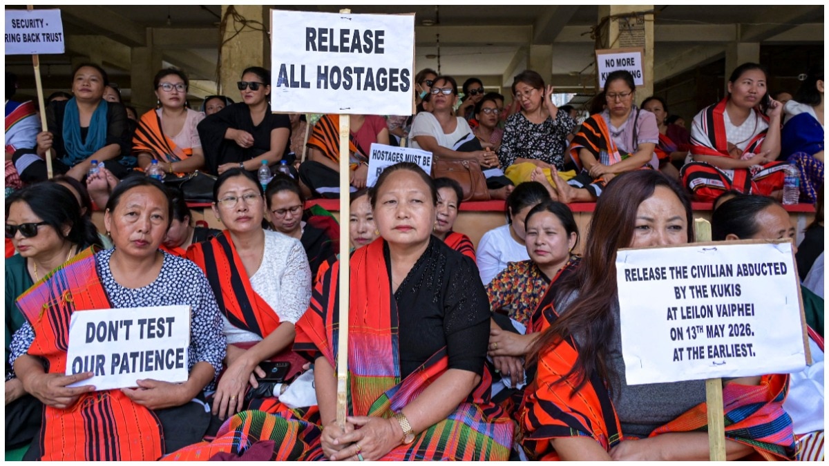 अपहरण किए गए छह नागा नागरिकों की सुरक्षित रिहाई की मांग को लेकर विरोध प्रदर्शन करती महिलाएं. (Photo: PTI)