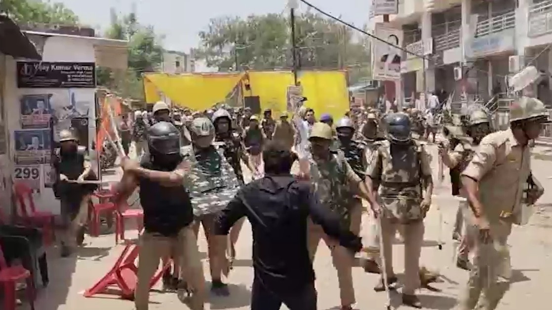 लखनऊ में वकीलों और पुलिस के बीच विवाद बढ़ता ही जा रही है. (Photo: ITG)