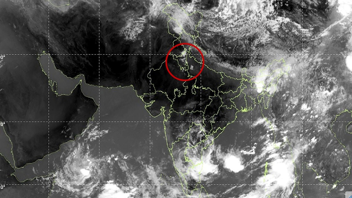 सैटेलाइट तस्वीर में दिखा दिल्ली-NCR के ऊपर बादल, जानिए कहां पहुंचा मॉनसून