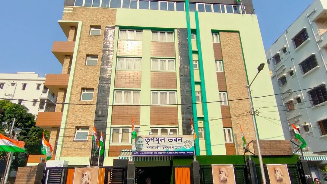 चुनाव में हार के बाद TMC पर नया संकट, पार्टी दफ्तर खाली करने को कहा गया