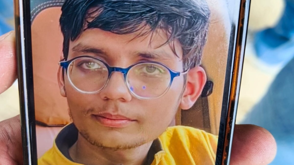  UPSC Aspirant Jumps into Gomti River