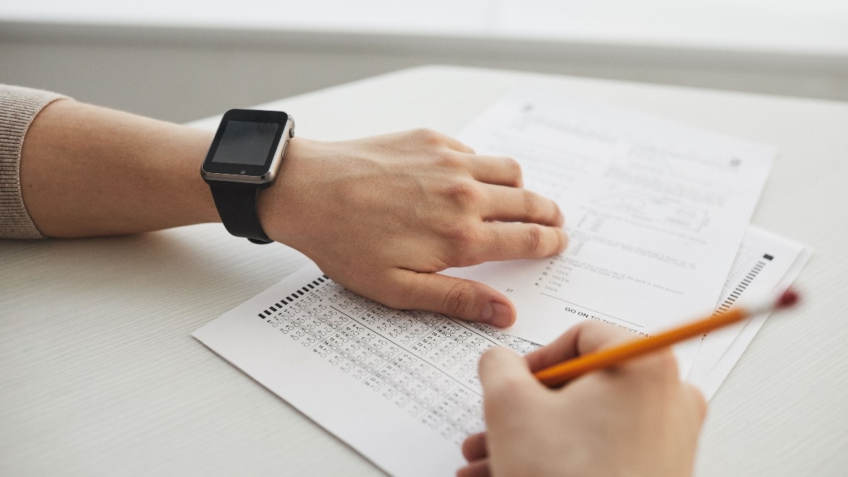CBSE Class 12 Physics Answer Sheet Error (Photo : Pexels)