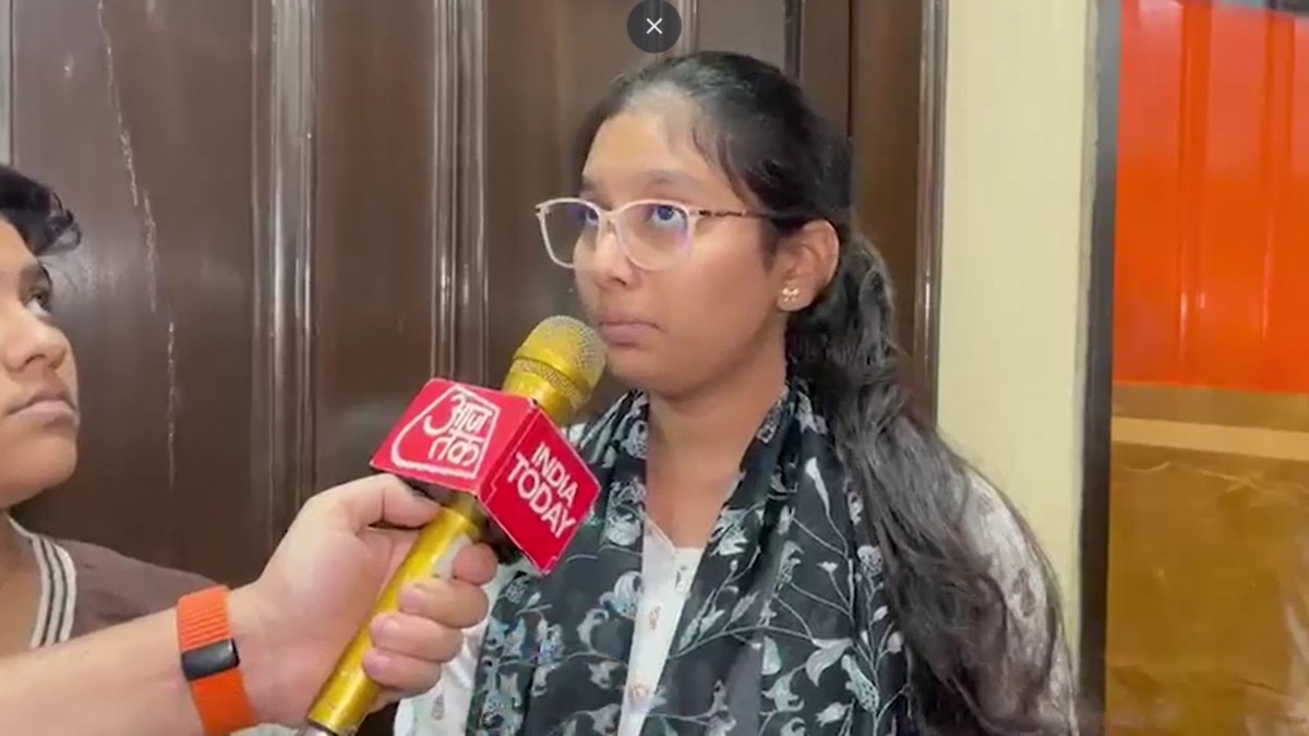 'NEET का धोखा, फिर CBSE का मज़ाक'... 12वीं के छात्रों का गुस्सा फूटा