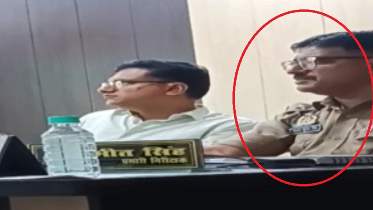 VIDEO: 'पब्लिक को बवाल करने दो, तुम सिर्फ...', CO का पुलिसकर्मियों को निर्देश