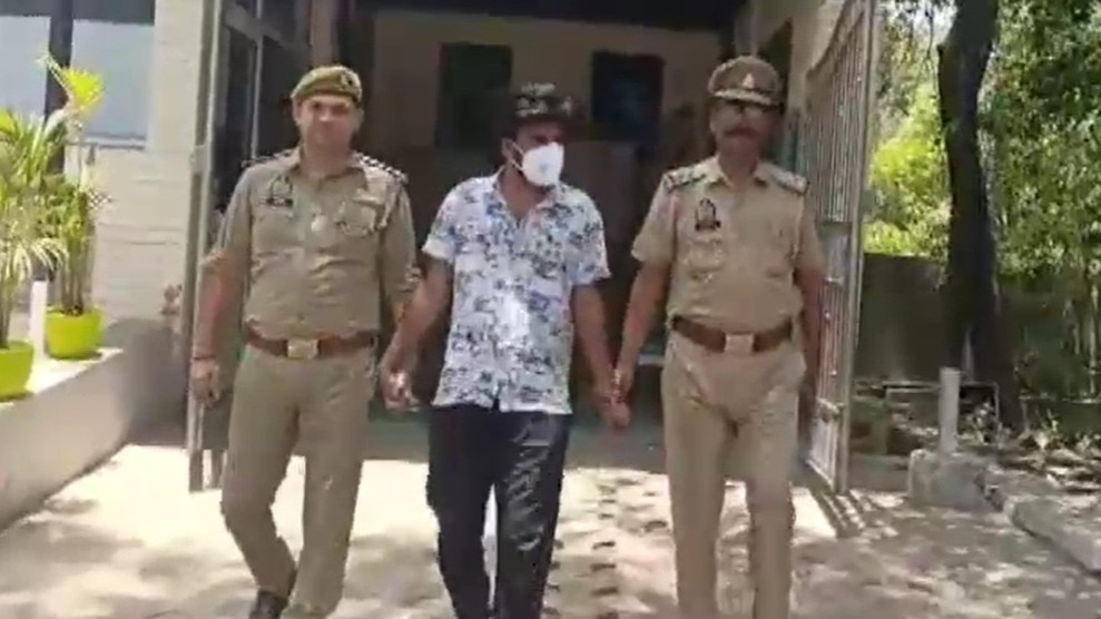 6a165a9376d22-noida-cyber-crime-businessman-fraud-2-crore-rupee-274429983-16x9.jpg