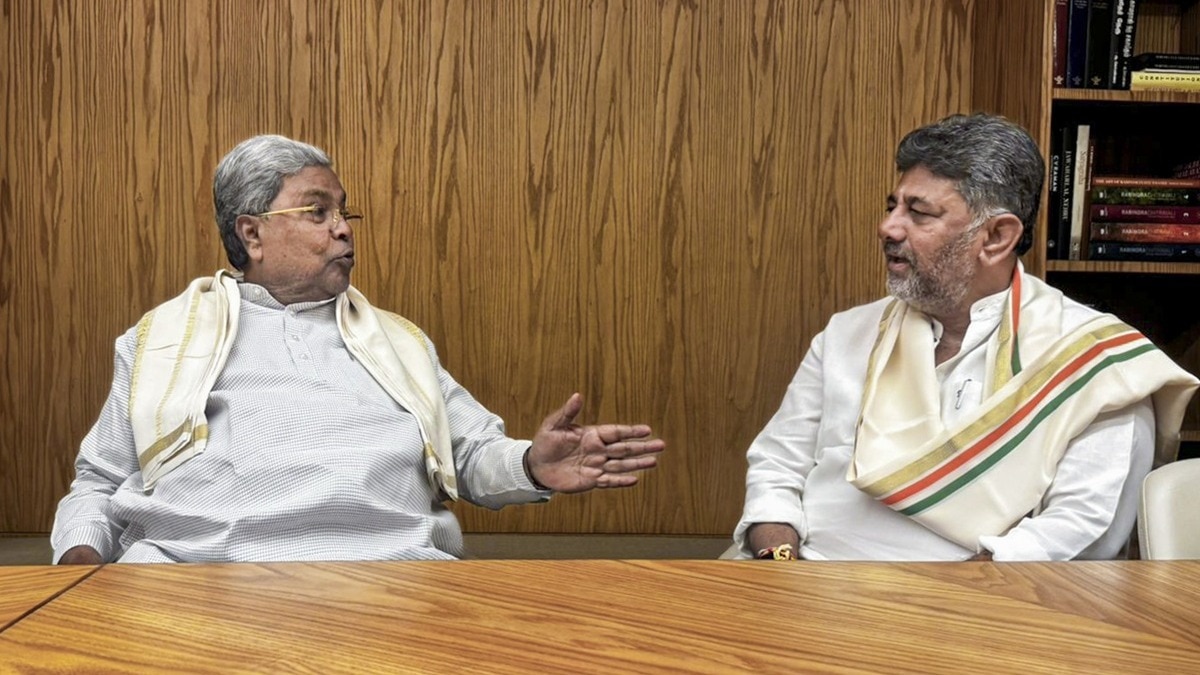 सिद्धारमैया की जगह शिवकुमार को सत्ता सौंपने की तैयारी (Photo: PTI)
