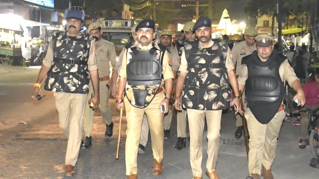 बकरीद को लेकर यूपी के कई जिलों में पुलिस ने पैदल गश्त की (Photo- ITG)