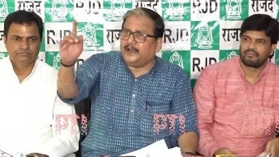 मनोज झा बोले- देखेंगे फैसले की कॉपी (Photo: PTI)