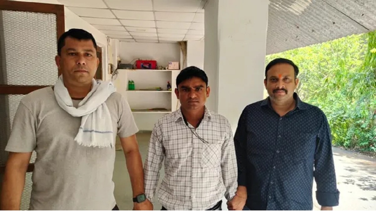 आरोपी को 50 हजार रुपये की रिश्वत लेते गिरफ्तार किया गया. Photo ITG