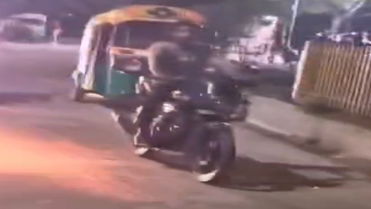 जीपीएस अलर्ट से तुरंत ट्रैक हुई चोरी की बाइक. (Photo: Screengrab)