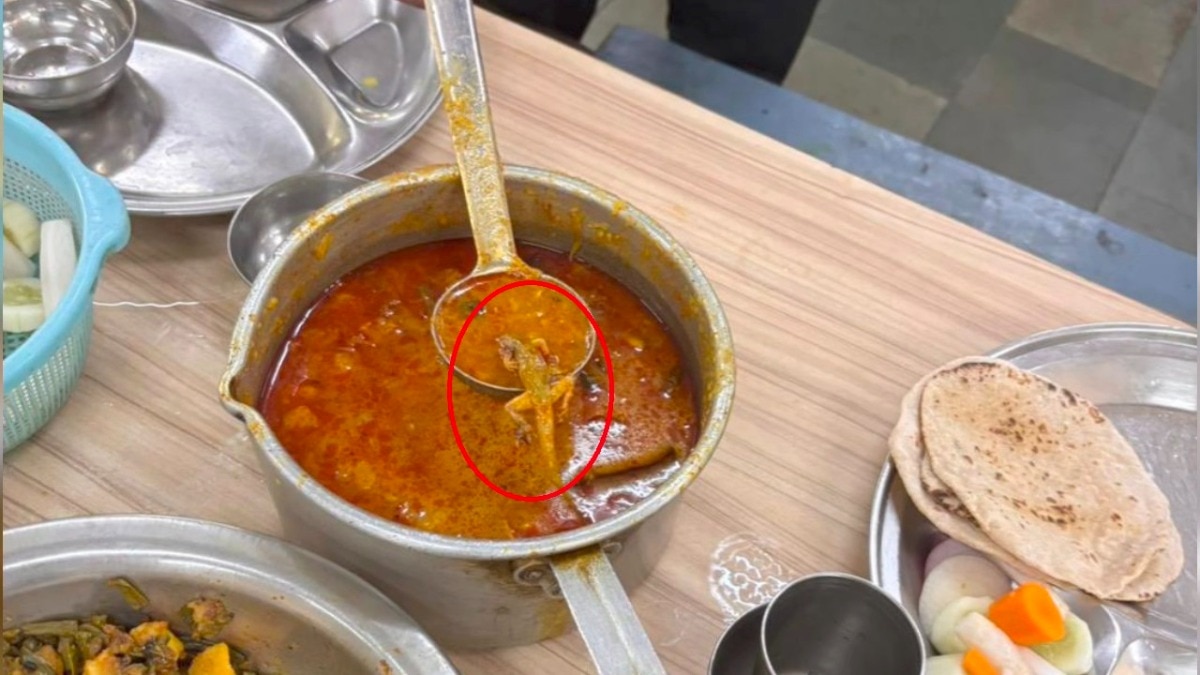 छात्रों ने खाया छिपकली वाला खाना?(Photo: Roushan Kumar/ITG)