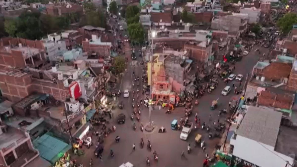 ड्रोन कैमरों से की जा रही संवेदनशील इलाकों की निगरानी. (Photo: Screengrab)