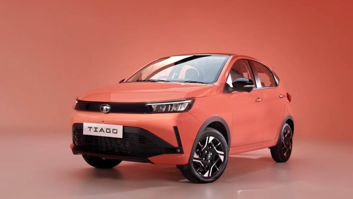 Tata Tiago 2026 को कंपनी ने पेट्रोल, सीएनजी और ईवी में लॉन्च किया है. (Photo: Tata Motors)