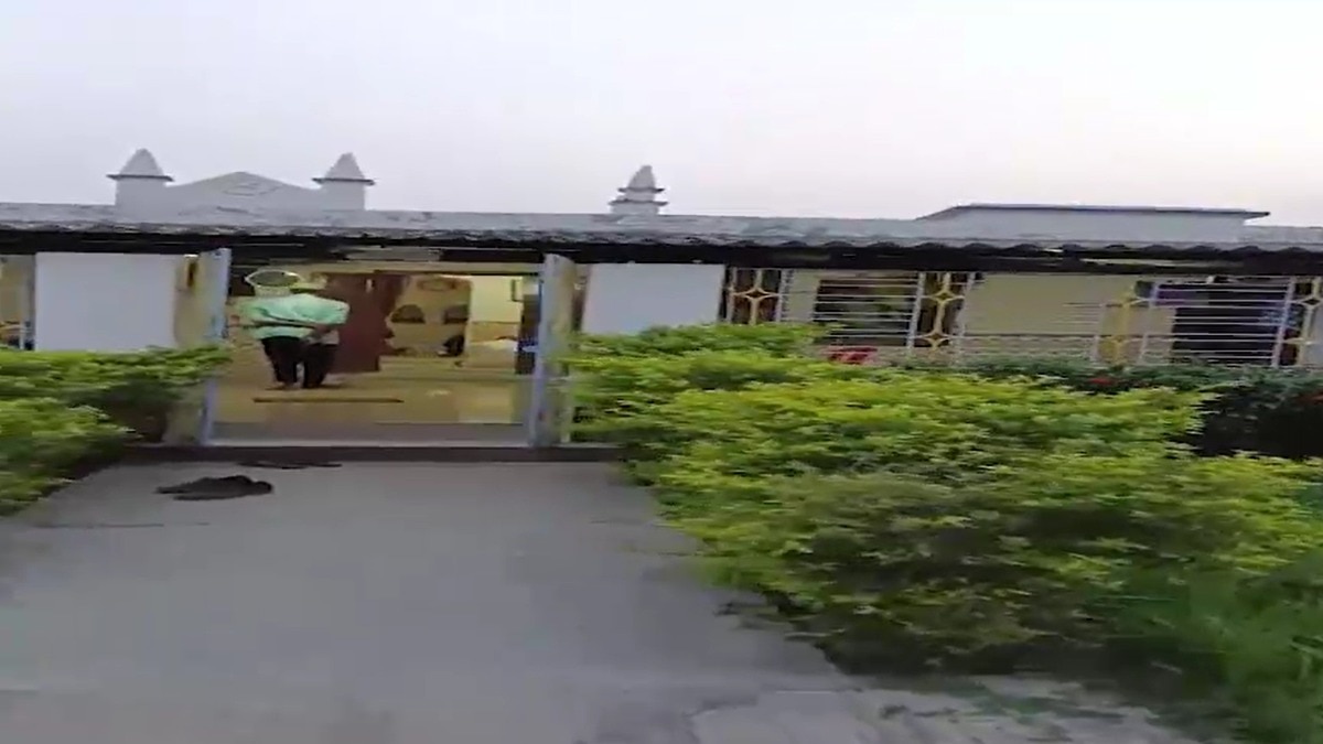 kolkata airport mosque and visuals of Mosque