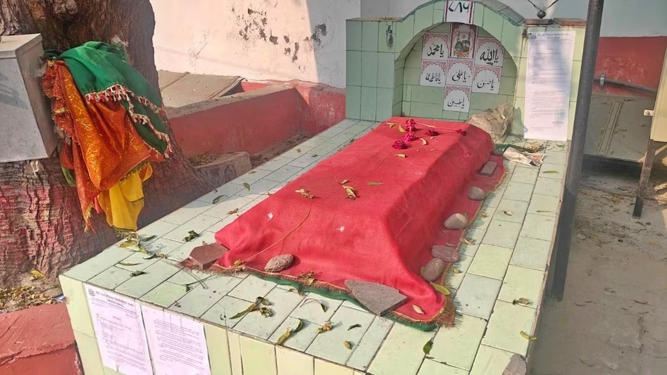 किंग जॉर्ज मेडिकल यूनिवर्सिटी में अवैध मजार हटाने का कार्य तेज (Photo- ITG)