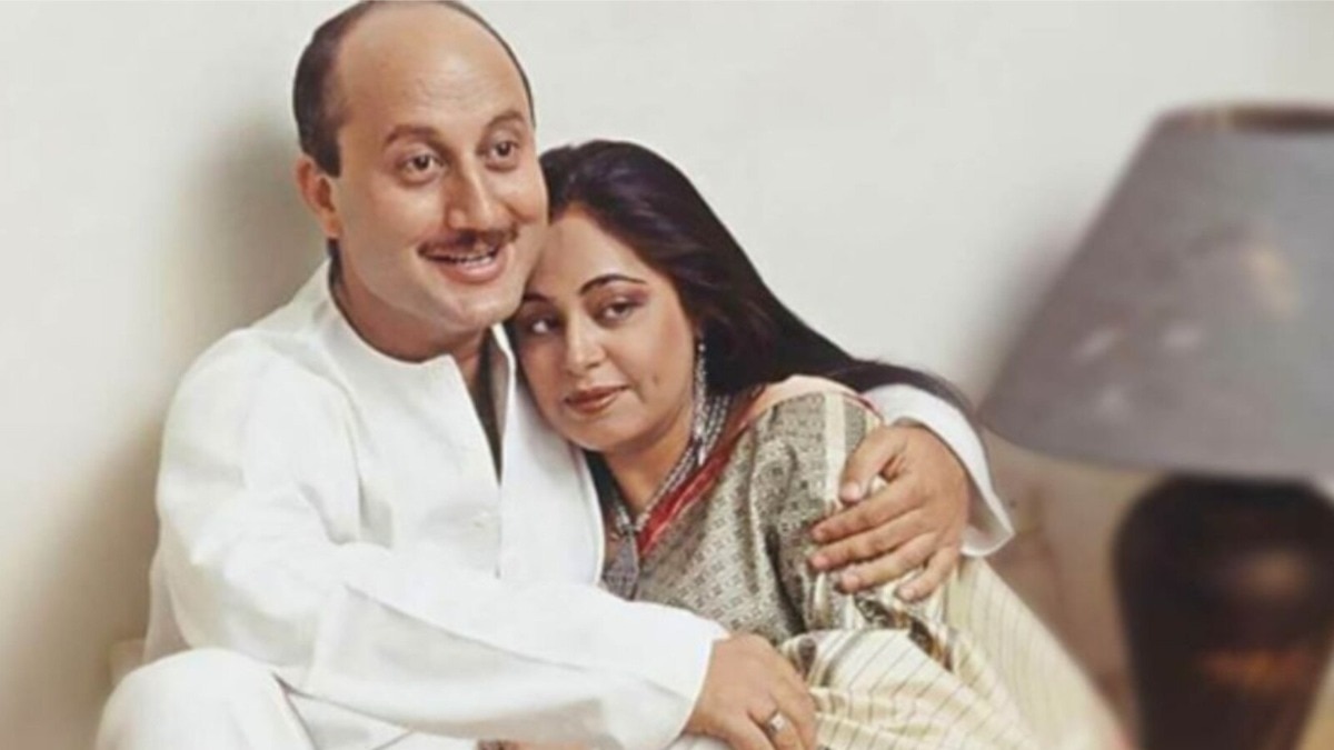 दोस्ती से कैसे प्यार में बदला अनुपम-किरण खेर का रिश्ता? (Photo: India Today Archive)