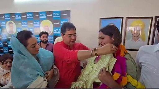 सुनाम वार्ड 20 से पहली बार में ऐतिहासिक जीत दर्ज करने वाली आप उम्मीदवार माही महंत (Photo: ITG)